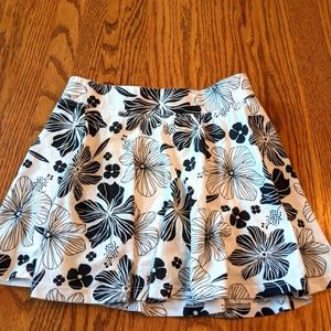 Girls black and white skort